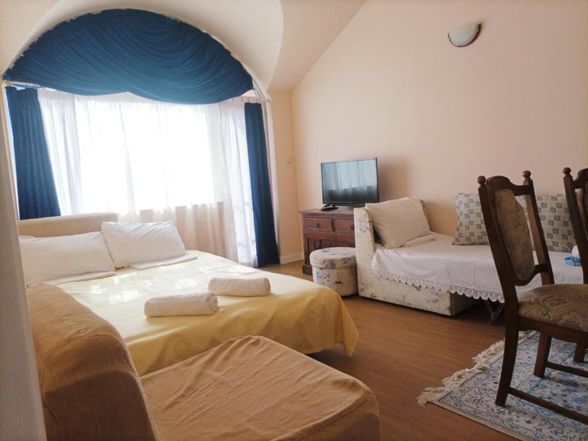 Wild Cherry 2 Bedroom Economy-4 Βάρνα